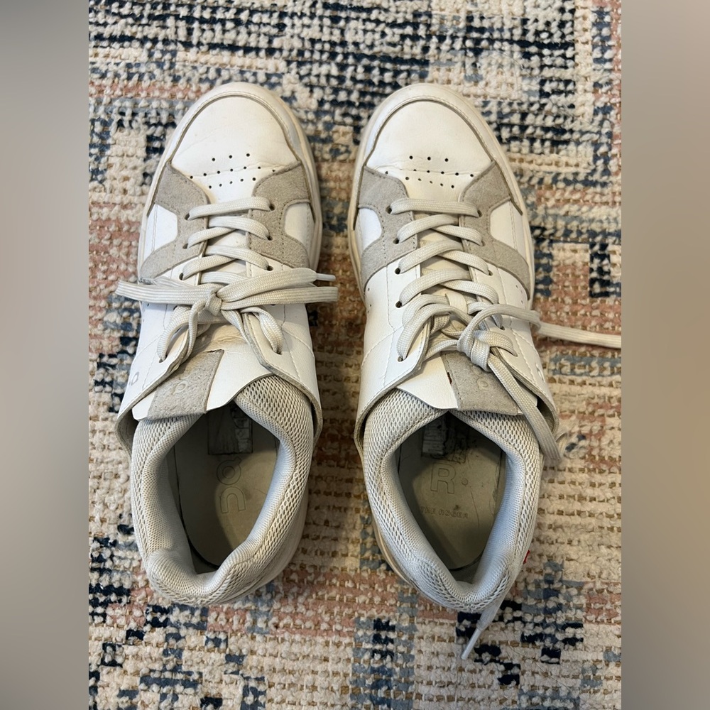On Running Roger Sneakers